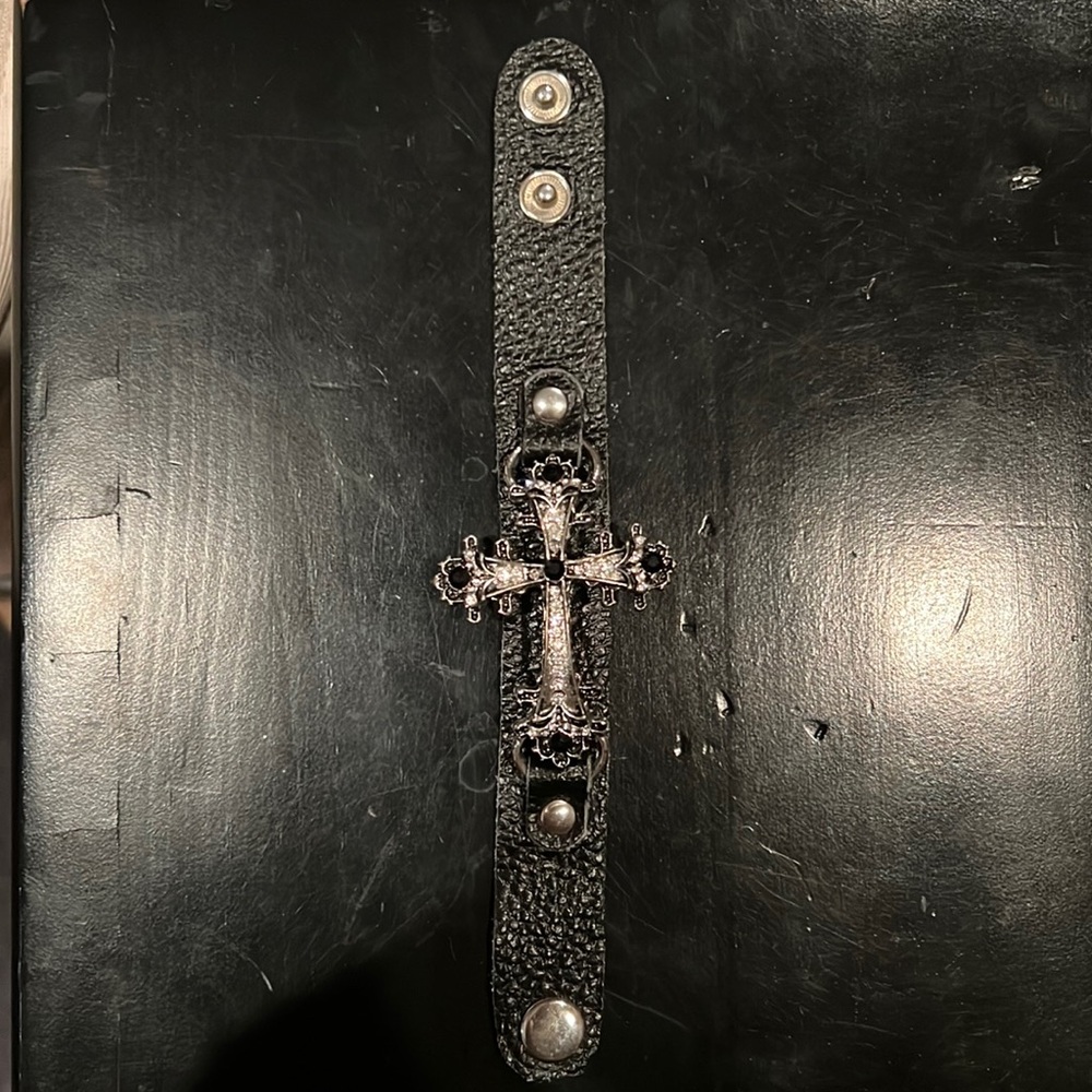 BKE-Leather Cuff with Clear/Silver/Black Rhinestone Cross